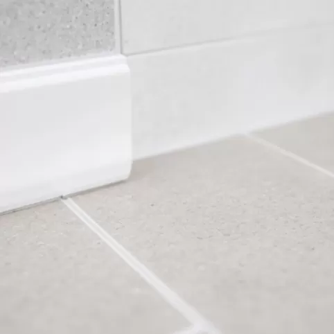 Jak Wykończyć Płytki Podłogowe Przy Ścianie